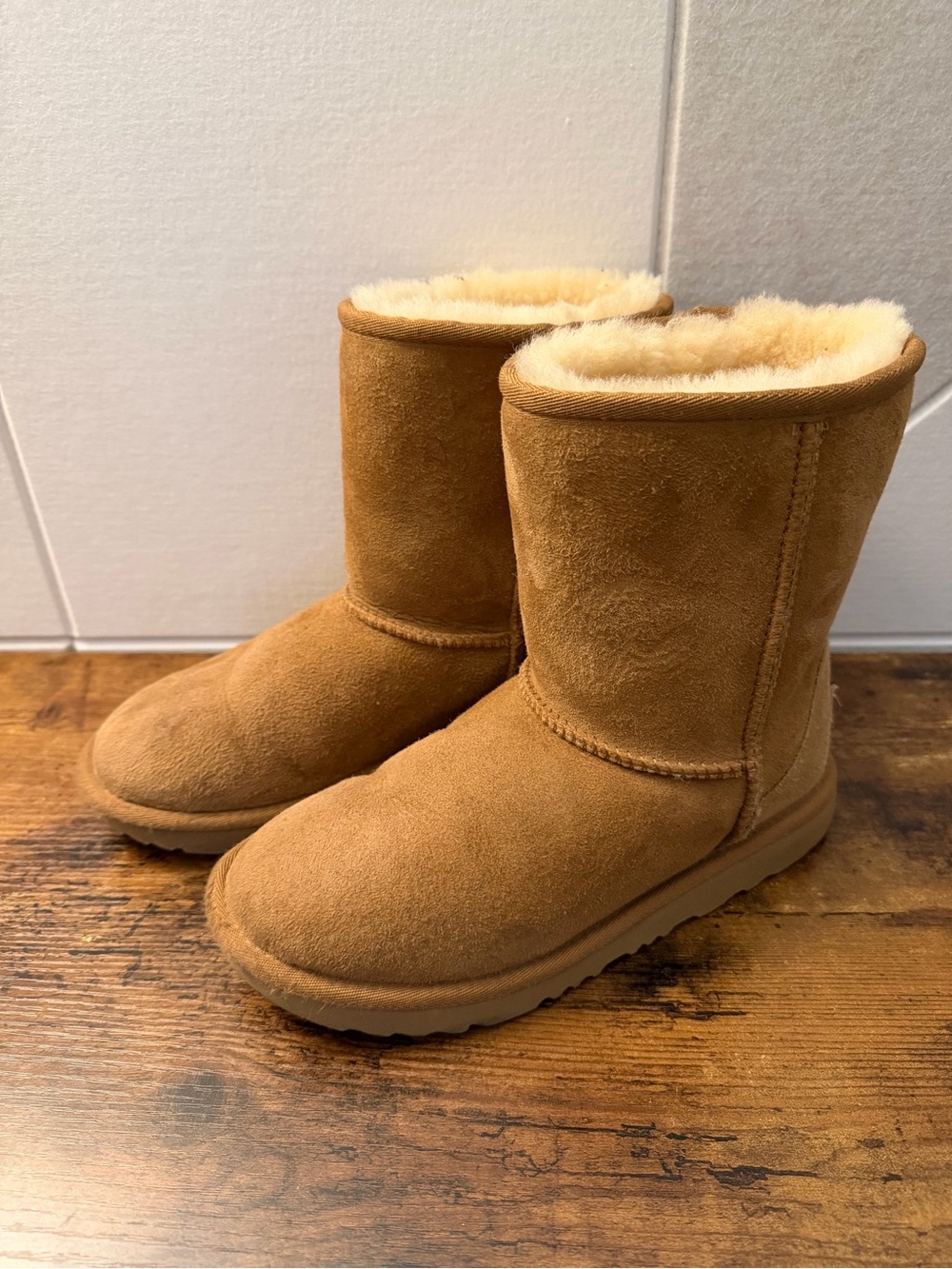 Kids UGG Classic II Boot in Chestnut Suede 1017703K Size 4